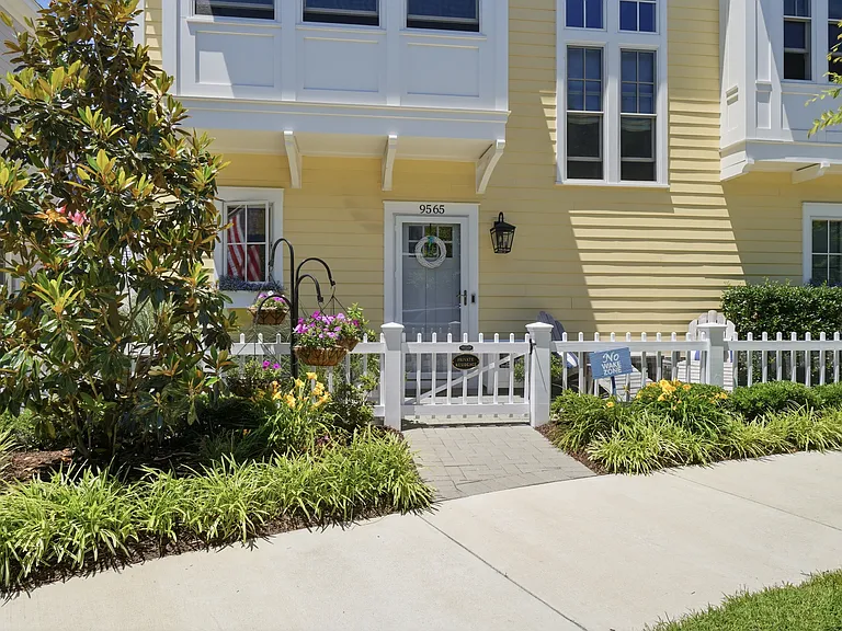 Welcome to 9565 23rd Bay St