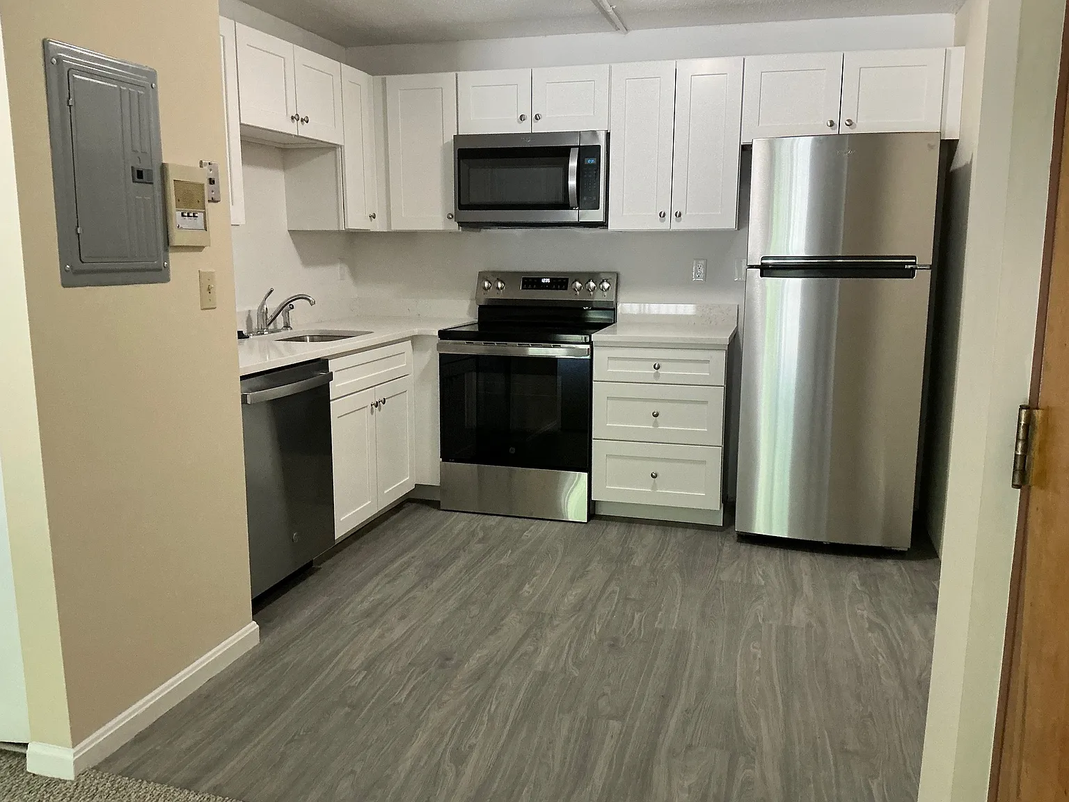 1 bed, 900 sqft, $2,175 — Photo 3
