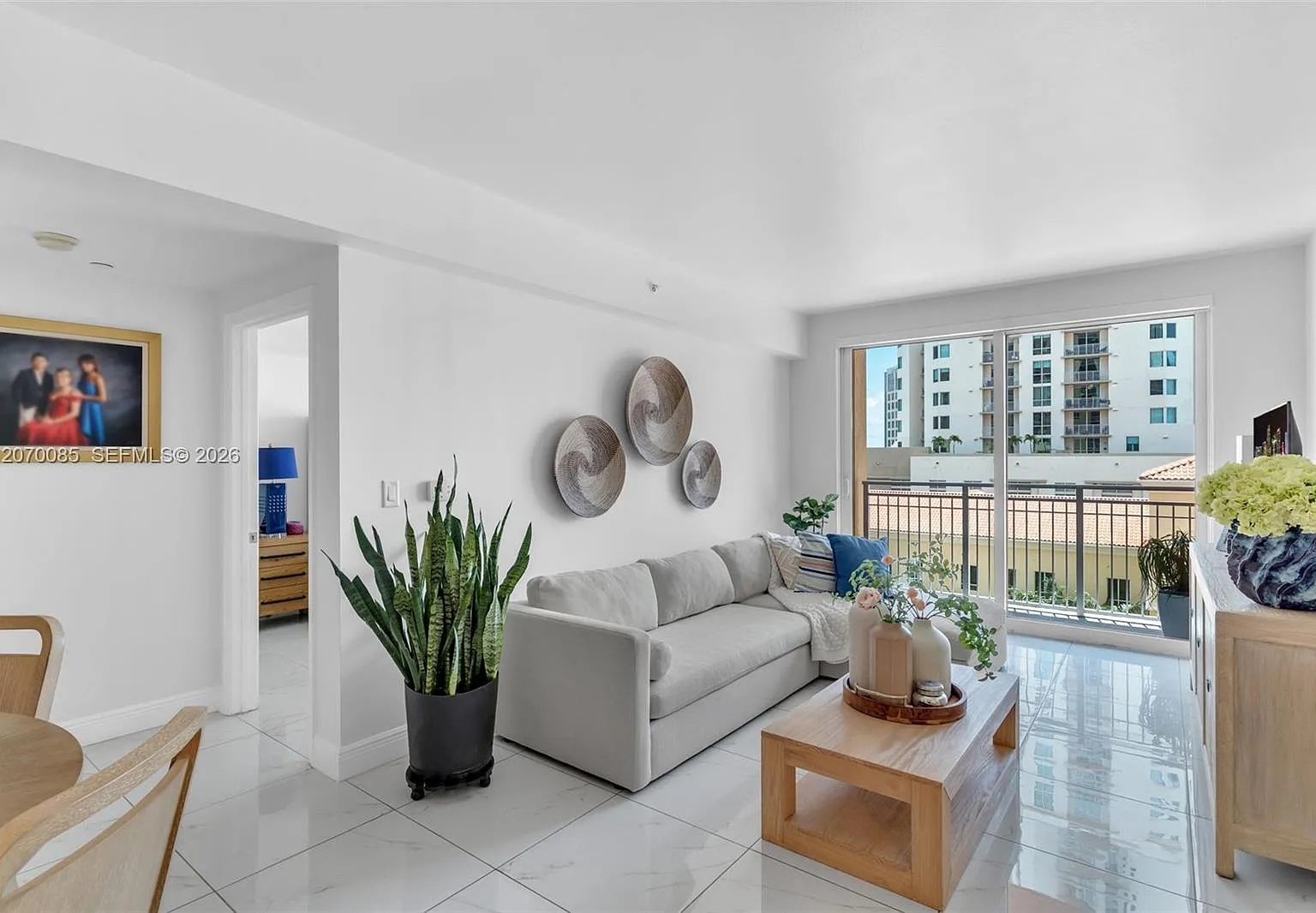 Toscano Condo — Photo 1