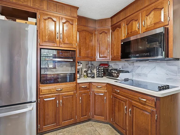 173 Colonial Dr #A — Photo 6