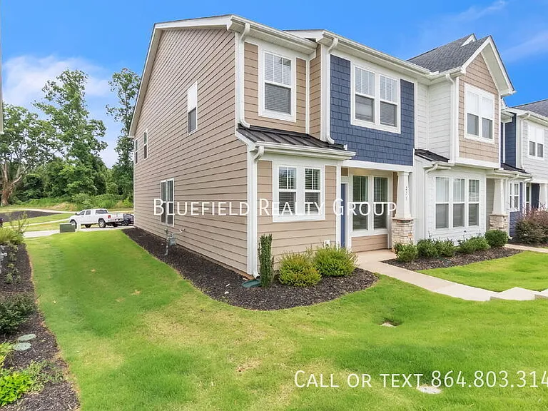 271 Dalmatian Dr — Photo 2