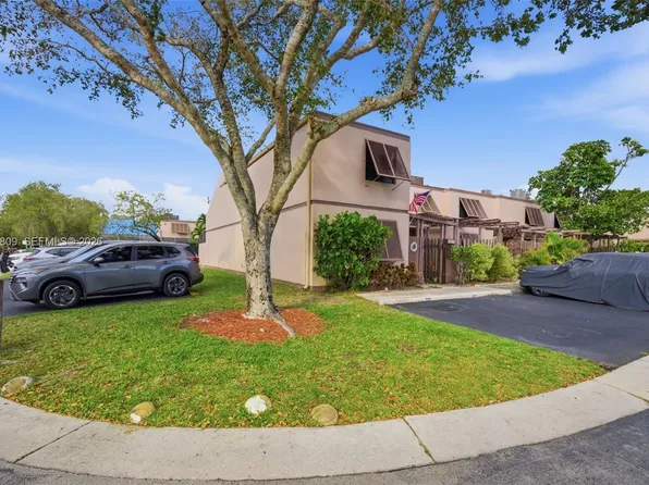 12399 NW 11th St, Pembroke Pines, FL 33026