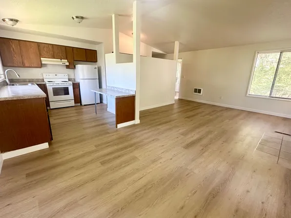 7060 SW Montauk Cir, Lake Oswego, OR 97035