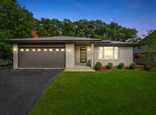 10S365 Skyline Dr, Burr Ridge, IL 60527