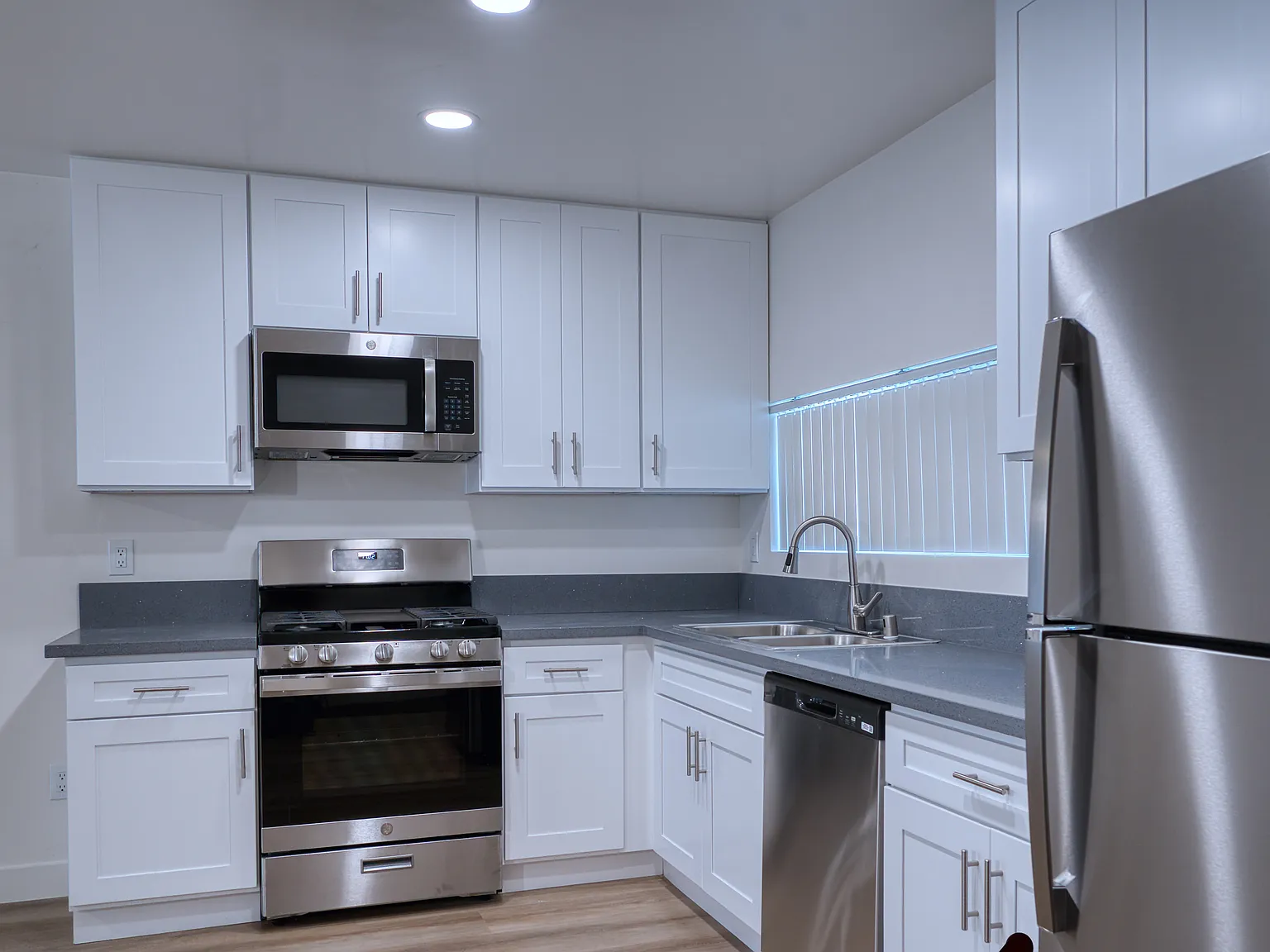 2 bed, 985 sqft, $3,150 — Photo 2