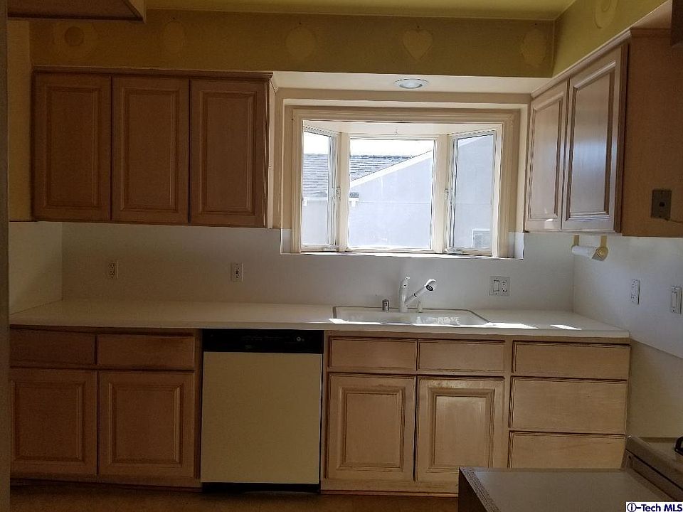2nd image of 3536 Angelus Ave