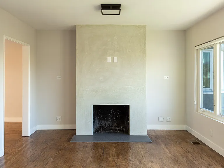 908 Hyperion Ave — Photo 15