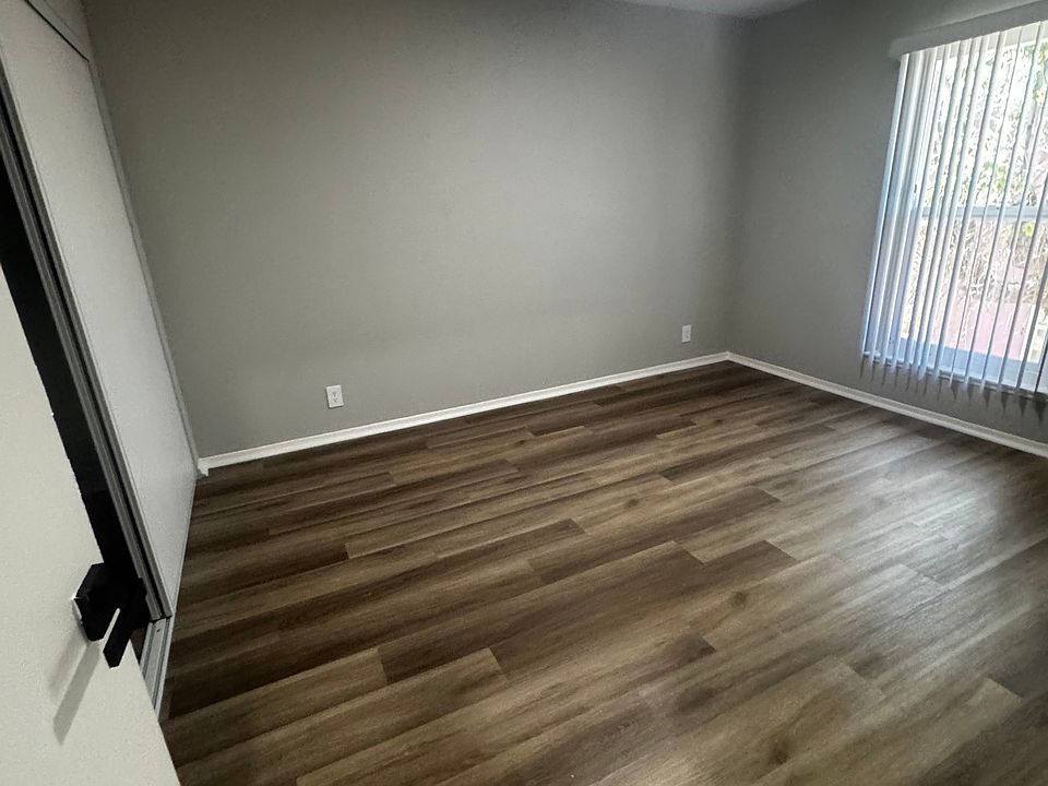 1st image of 10565 Haddon Ave #407