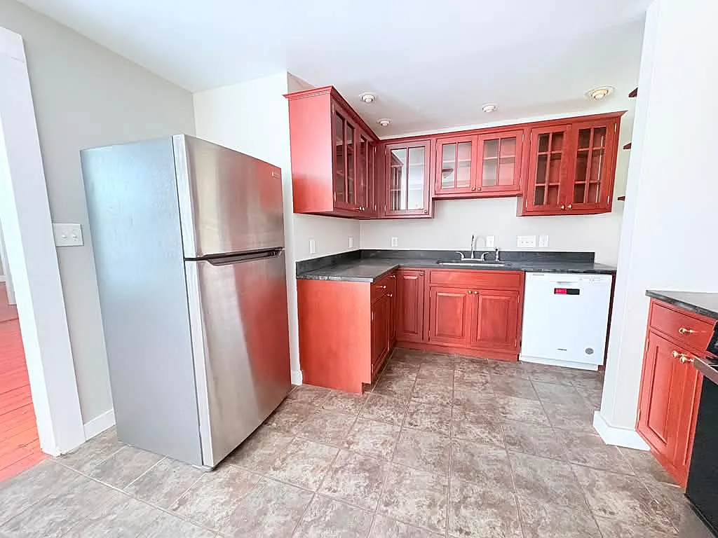 5 bed, $3,150 — Photo 3