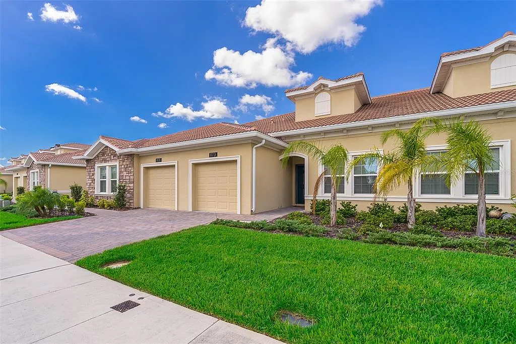 2 bed, 2.0 bath, 1394 sqft, $2,900 — Photo 2