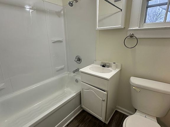 4th image of 35 Riley Manor Cir