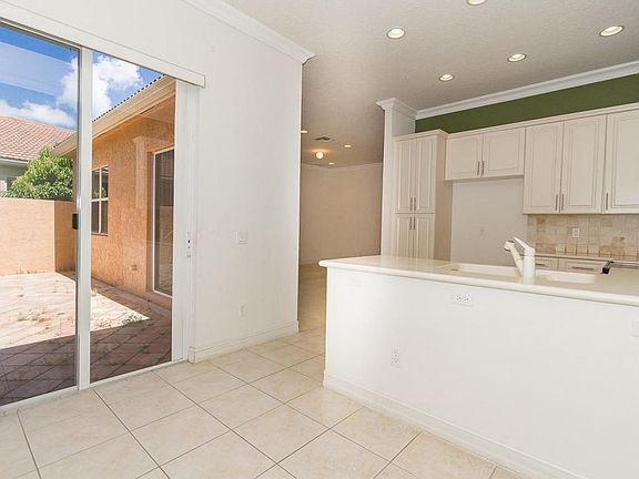 5th image of 10889 Deer Park Ln