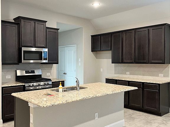 3rd image of 1315 Spring Row St