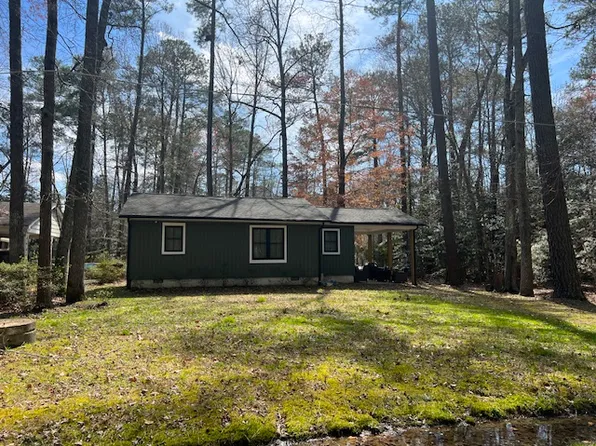 108 Boxwood Dr, Hartfield, VA 23071