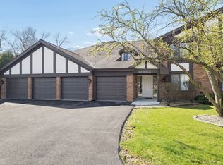 5851 Doe Cir #5851, Westmont, IL