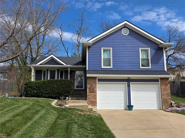 8609 Greenway Ln, Lenexa, KS 66215