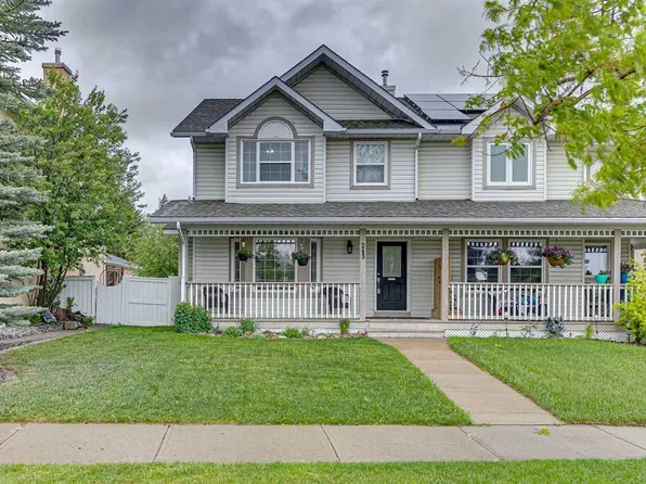 243 W Banister Dr, Okotoks, AB T1S 1P7