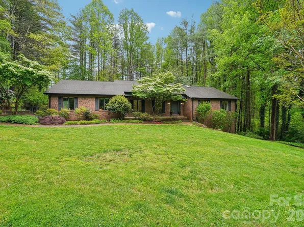 9 Westbridge Dr, Hendersonville, NC 28739