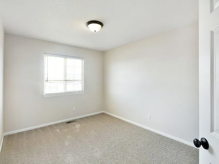 1194 Eagle Dr — Photo 19