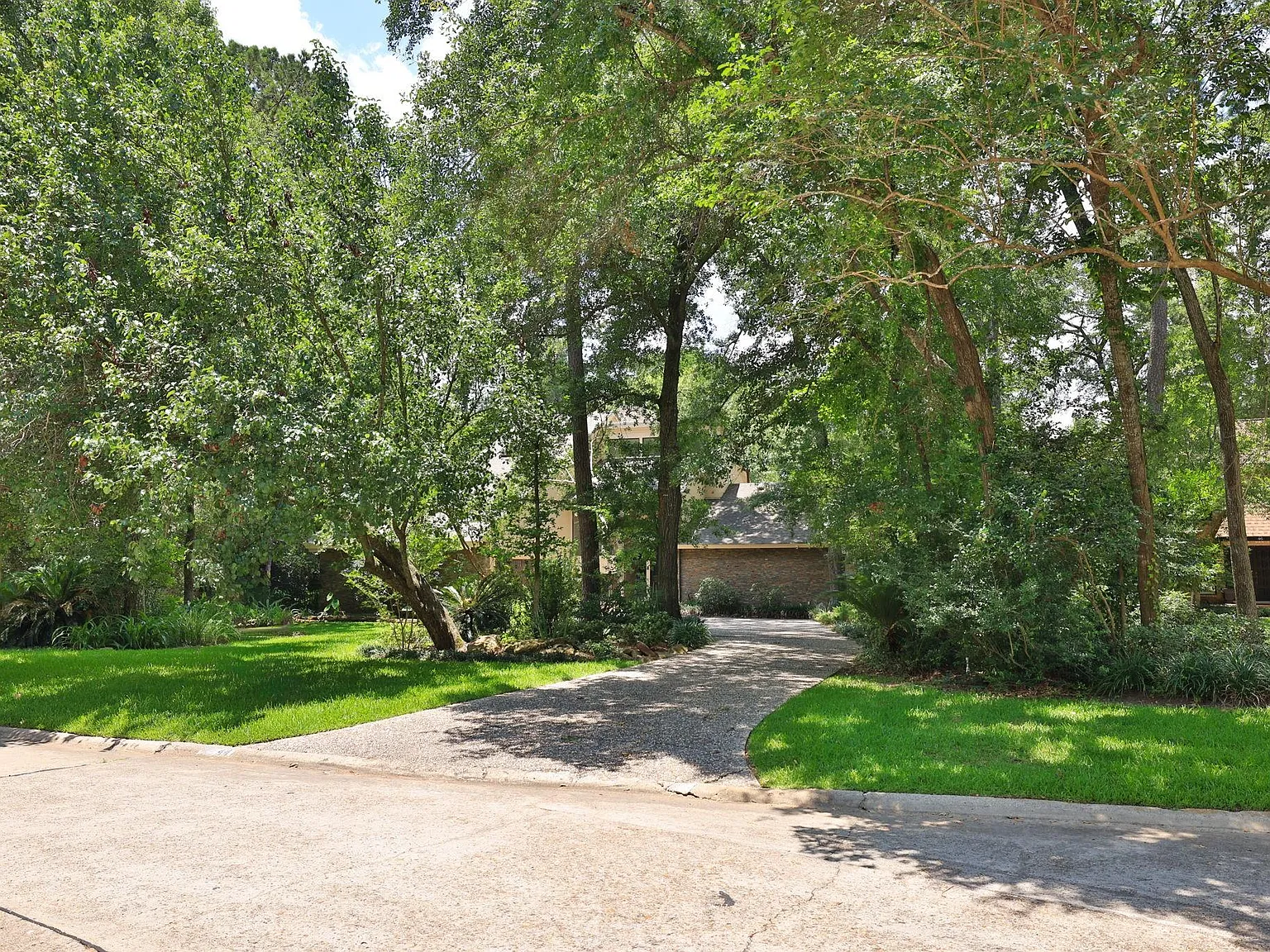 5 bed, 5.5 bath, 3501 sqft, $5,200 — Photo 4