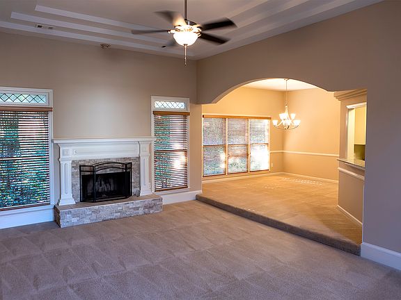Living Room/Formal Dining