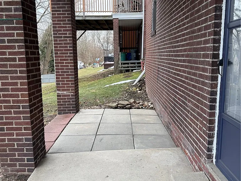 235 Center Ave — Photo 12