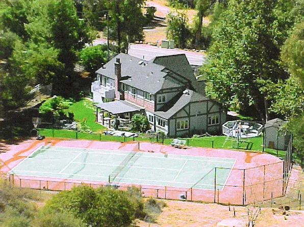 2202 Stunt Rd, Calabasas, CA 91302