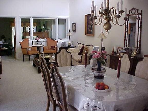 Formal living room/dining