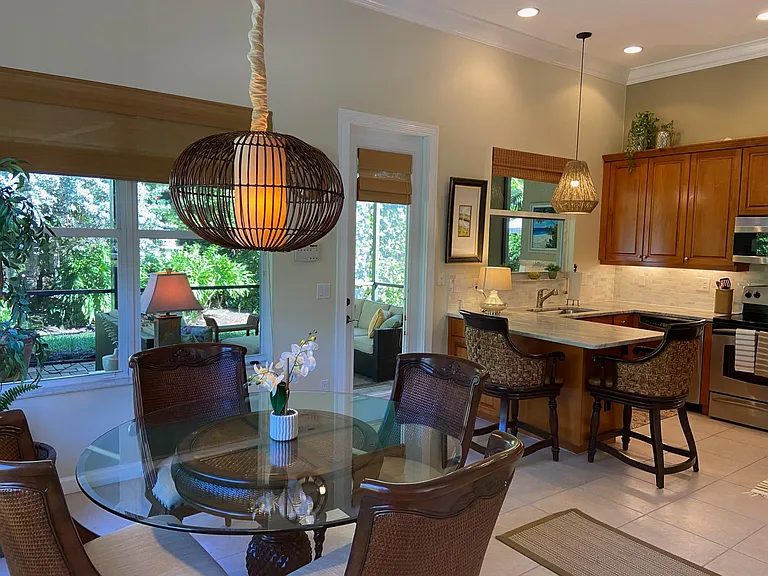 2140 N Maiden Ln — Photo 6