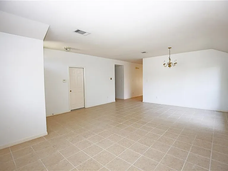 309 Country Aire Dr — Photo 8