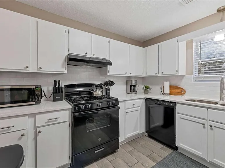124 Bentley Pkwy — Photo 7
