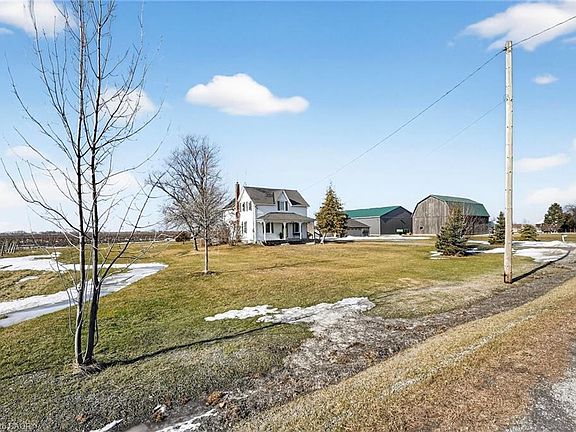 2nd image of 594 Niagara Stone Rd