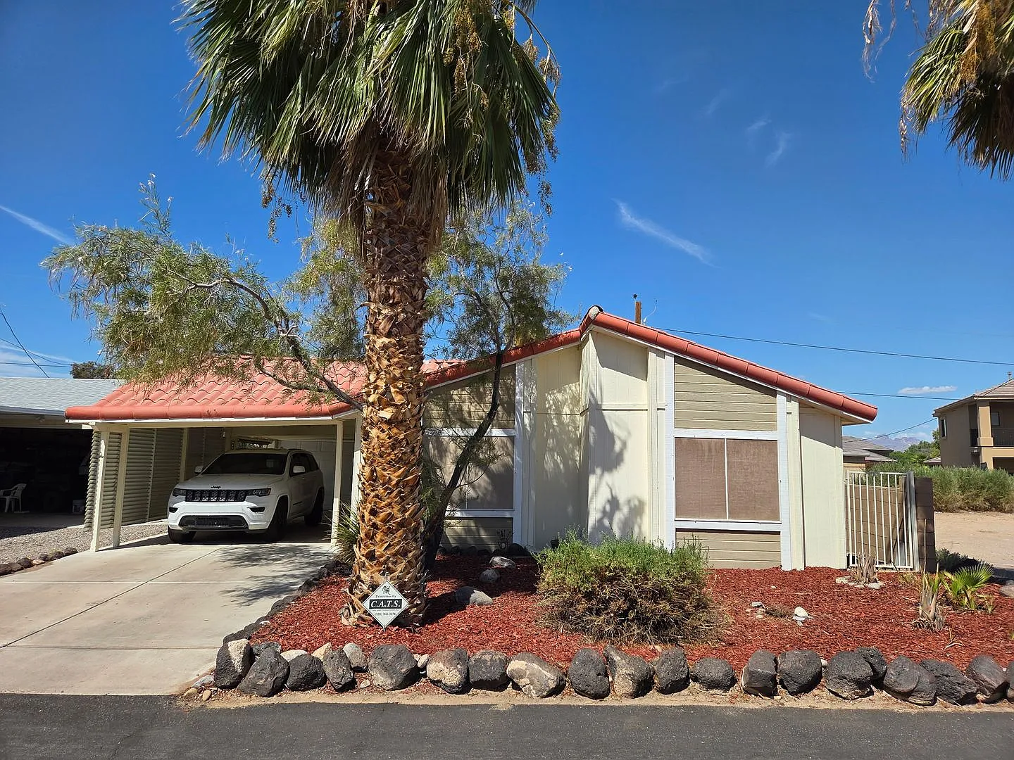 River Retreat! 3-Bedroom Home with 1 car garage and covered parking for 5 vehicles! — Photo 1
