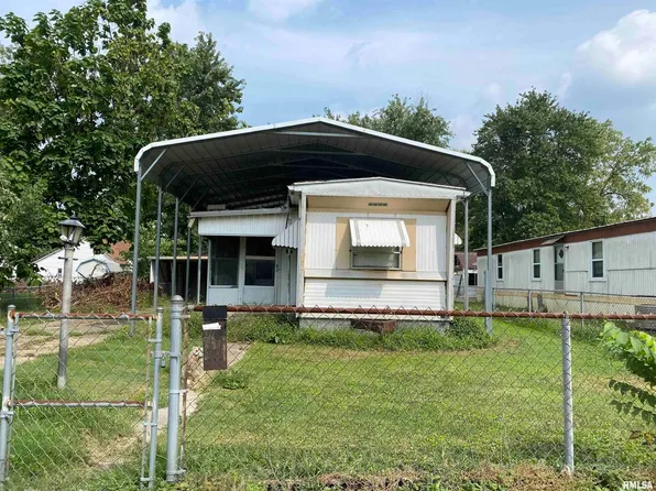 1415 S Poplar St, Centralia, IL 62801