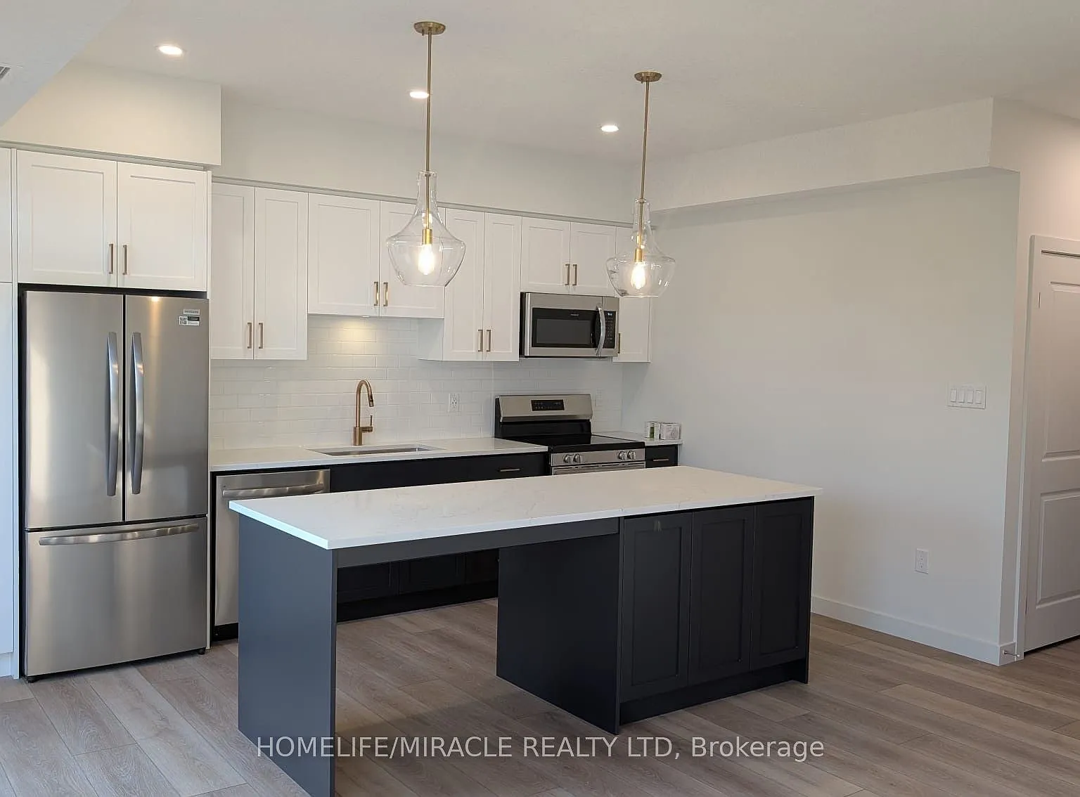 824 Woolwich Street — Photo 1