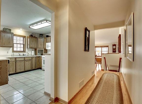 3rd image of 1267 Pond View Ln