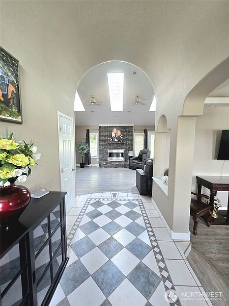 4th image of 327 Lancaster Road
