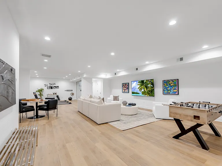 9 Feldman Ct — Photo 36