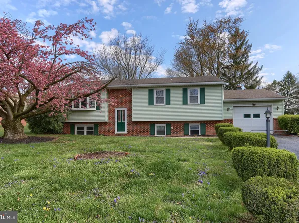 1020 Clearview Dr, Middletown, PA 17057