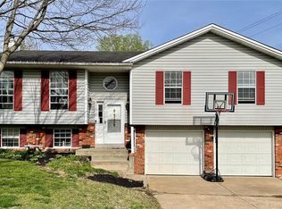 600 Woodstream Dr, Saint Charles, MO 63304