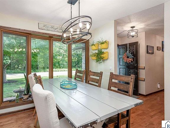 4th image of 137 Maple Park Dr