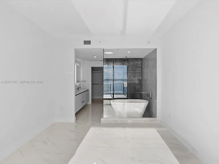 700 NE 24th St #503 — Photo 18