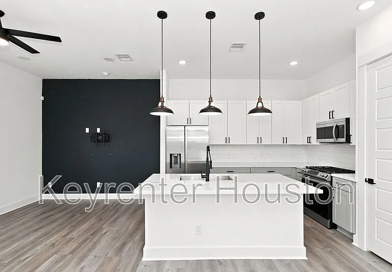 2908 Stevens St — Photo 2