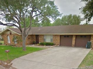 810 Muecke Dr, Karnes City, TX 78118