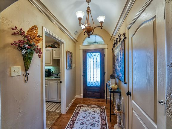 5th image of 109 Penguin St