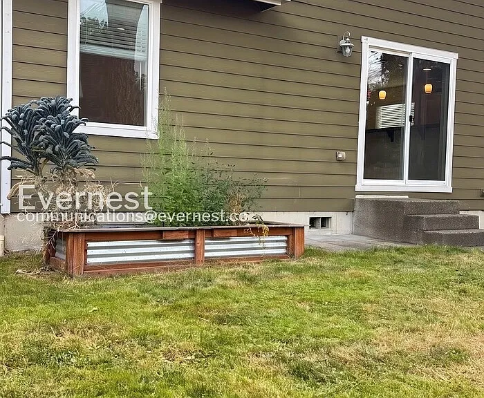 101 W 6th St — Photo 19