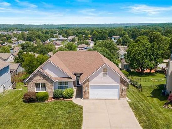 807 Shorthorn Dr, Grain Valley, MO 64029