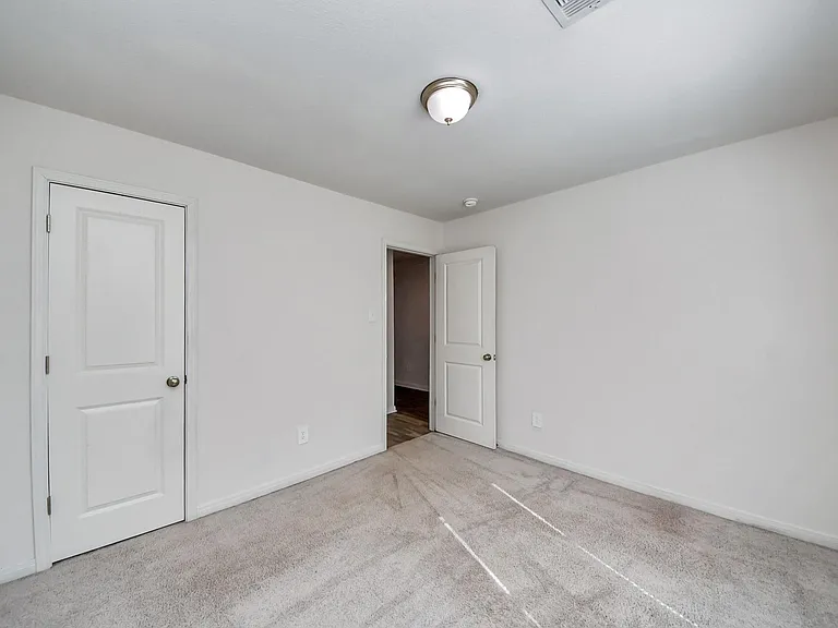 164 Goldenrod — Photo 31