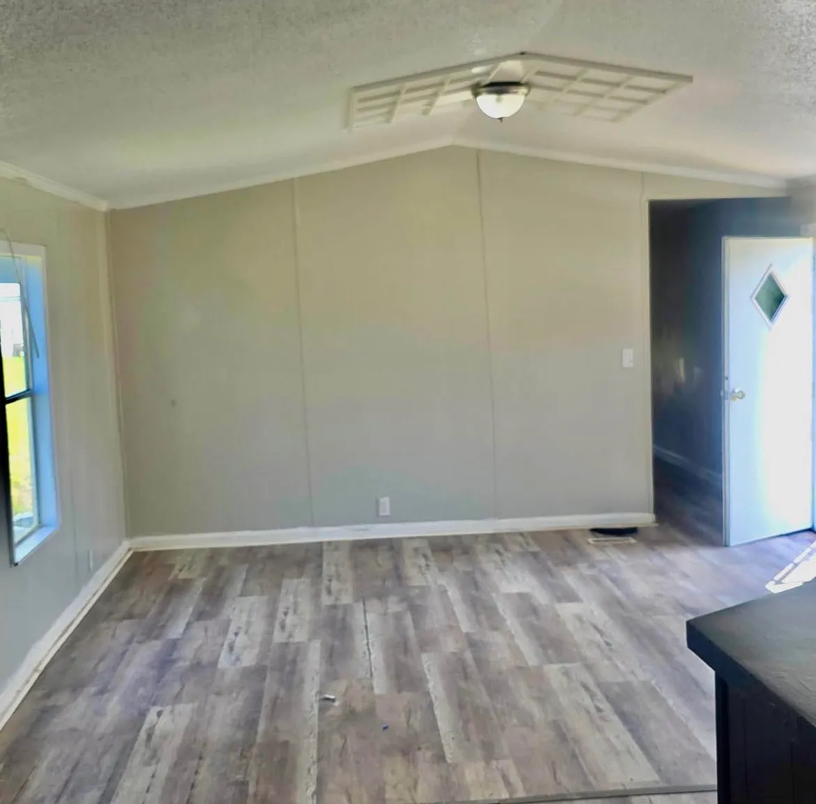 3 bed, 1280 sqft, $850 — Photo 2