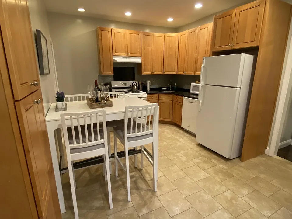 23 Everett Ave #2
